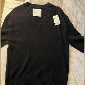 Banana Republic Cashmere V-neck Sweater (never used w tags!!)